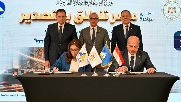 الدكتور محمد فريد وزير الاستثمار والتجارة الخارجية 