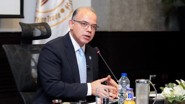 الدكتور محمد فريد وزير الاستثمار والتجارة الخارجية 
