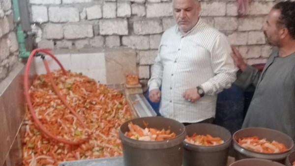 ضبط كمية من المخلل الفاسد