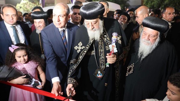 البابا تواضروس ومحافظ المنيا يفتتحان المرحلة الأولى من مشروع كوم ماريا بملوي 