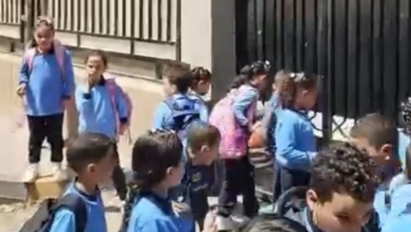 خروج تلاميذ الصفوف الأولى 