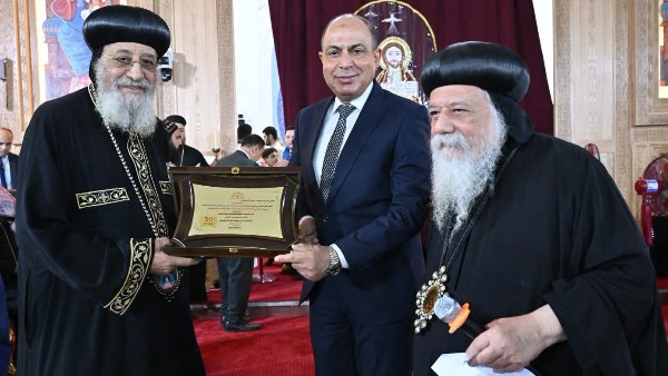 محافظ المنيا والبابا تواضروس 