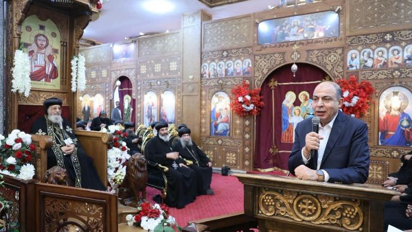 محافظ المنيا والبابا تواضروس 