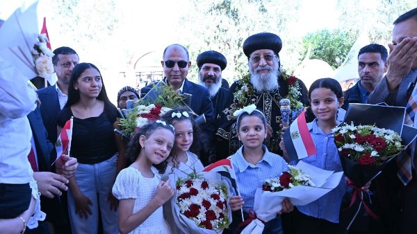 محافظ المنيا والبابا تواضروس 