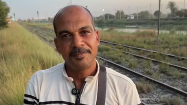 مُلاحظ بالسكة الحديد يُطالب بحقه لاعتراضه على أعمال حفر بجوار شريط القطارات في المنيا مُلاحظ بالسكة الحديد يُطالب بحقه لاعتراضه على أعمال حفر بجوار شريط القطارات في المنيا