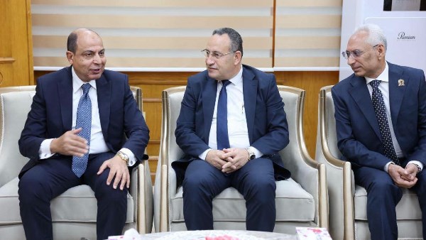 محافظ المنيا ورئيس الجامعة يستقبلان وزير التعليم العالي 