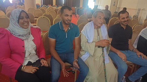 أسرة بالكامل تفوز بقرعة الحج فى أسيوط