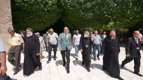 محافظ أسيوط يتفقد دير المحرق بجبل قسقام بالقوصية