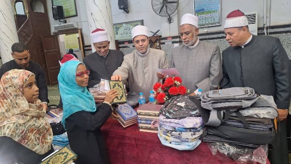 أوقاف أسيوط تكرم أطفال النشاط التثقيفي