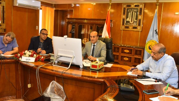 محافظ أسيوط يشارك في اجتماع مجلس المحافظين لمتابعة استعدادات العام الدراسي وضبط الأسواق وتحسين الخدمات