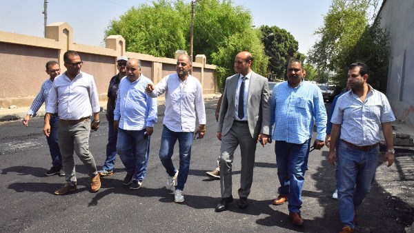 محافظ أسيوط يتفقد أعمال رصف شارع كلية البنات "القاعات" بحي غرب بطول 700 متر بجوار سور جامعة الأزهر