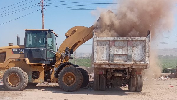 رفع 88 طن مخلفات وتراكمات خلال حملات النظافة اليومية بمركز أبنوب