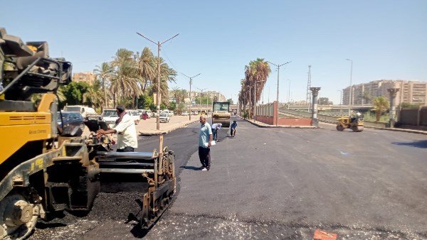  استكمال رصف شارع كلية البنات "القاعات" والمنطقة أمام موقف سيارات الأجرة بالأزهر