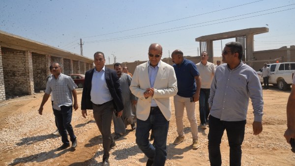 محافظ أسيوط يتابع مشروع إنشاء مركز إيواء الكلاب الضالة بطريق بني غالب 