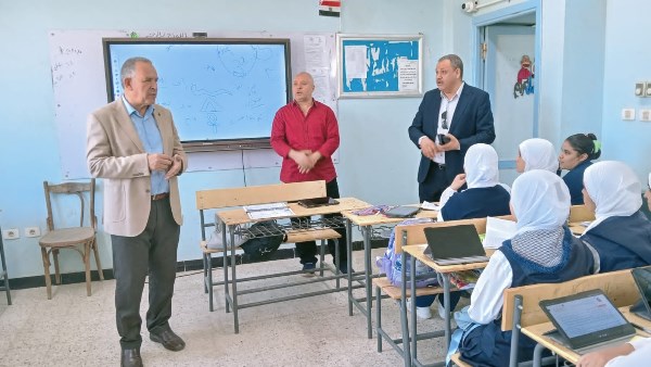 وكيل وزارة التعليم بأسيوط يترأس الاتوبيس الطائر  للمتابعة ويستهدف 25 مدرسة بقرى أبوتيج