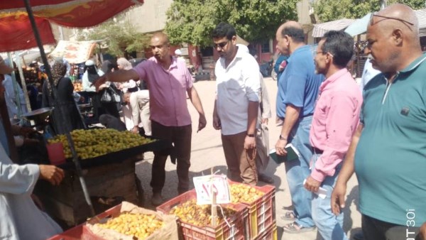 حملات دورية لمراجعة تراخيص المحال والمطاعم والأكشاك بمدينة الغنايم