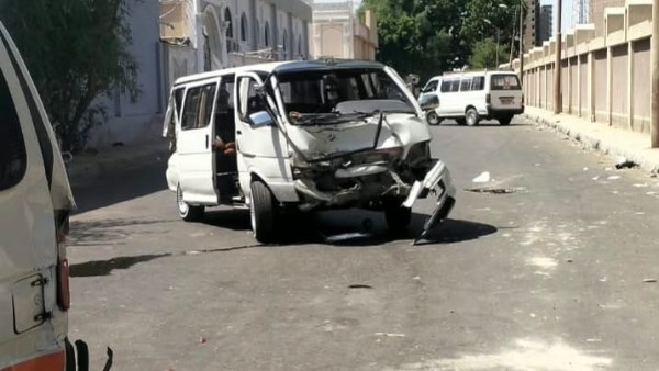 تصادم سيارتين ميكروباص بأسيوط 