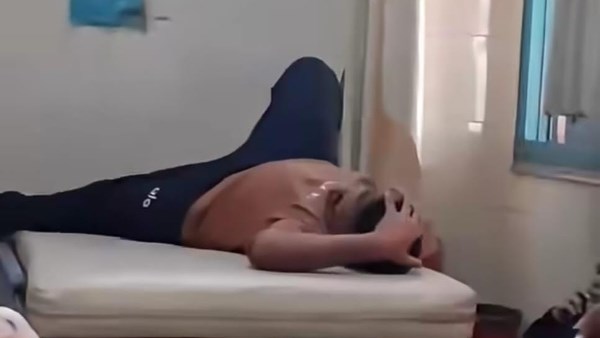 محافظ سوهاج يوجه بفحص فيديو شاب مريض.. ومستشفى الهلال تؤكد: تحسن حالته