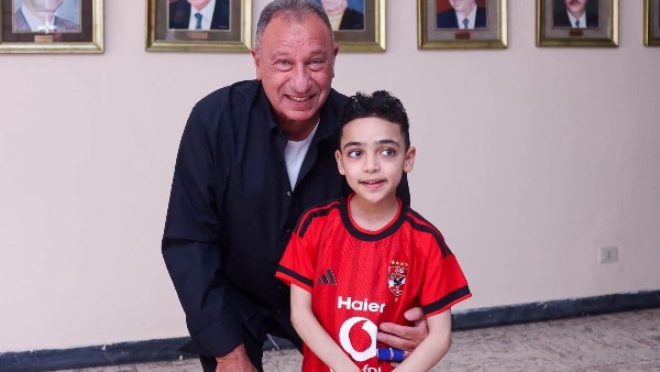 الخطيب يستقبل أحمد هيثم المصاب بمرض الضمور