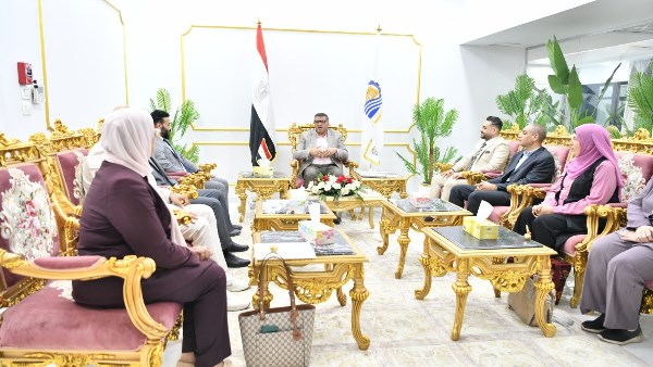 اجتماع محافظ قنا 