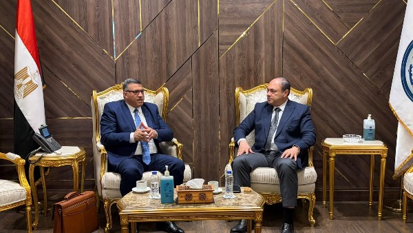 اجتماع محافظ قنا 