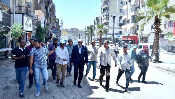 تمهيدًا لرصفه.. محافظ الأقصر يتفقد شارع عبد المنعم العديسي لمتابعة أعمال المرافق