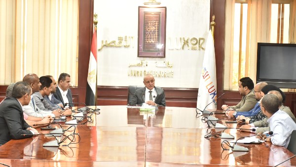 محافظ الأقصر يعقد اجتماعًا تنسيقيًا مع التحالف الوطني للعمل الأهلي التنموي استعدادًا لقافلة «إيد واحدة» الشاملة