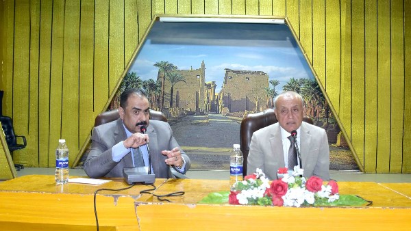 محافظ الأقصر يحدد ضوابط العام الدراسي الجديد ويوجه بتسليم الكتب دون سداد المصروفات محافظ الأقصر يحدد ضوابط العام الدراسي الجديد ويوجه بتسليم الكتب دون سداد المصروفات