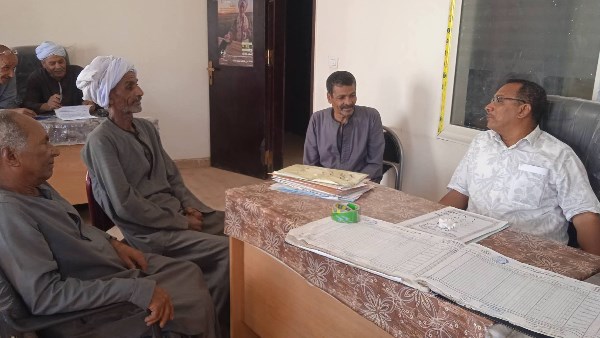 زراعة الأقصر تراجع منظومة صرف الأسمدة المدعمة للمزارعين بإسنا