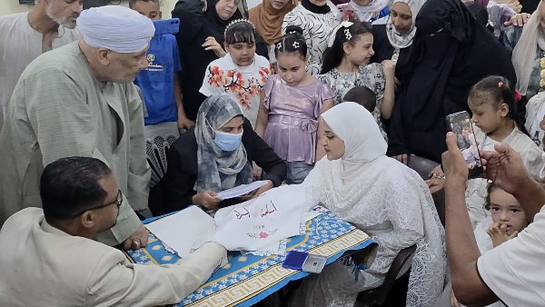 من إسنا بدأت الحكاية.. «زينب» أول مأذونة بالأقصر تعقد قران أول عروسين وسط فرحة كبيرة