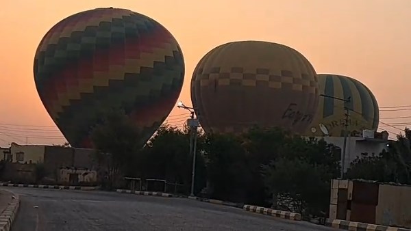 البالون الطائر يعود للسماء من جديد.. اختبارات الطيارين تنطلق بالأقصر تمهيدا لاستئناف الرحلات التجارية