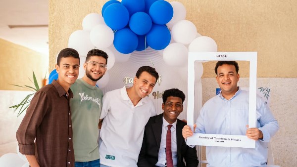 بالونات وفرحة الطلاب.. جامعة الأقصر تستقبل طلابها في أول أيام العام الجامعي الجديد