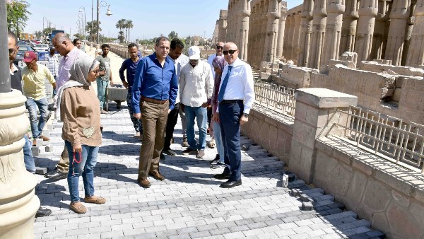 محافظ الأقصر يتابع خطة تطوير الطرق ورفع كفاءة الشوارع استعدادا للموسم السياحي