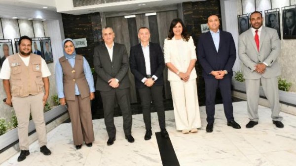 محافظ أسوان يستقبل السفيرة نبيلة مكرم لبحث أوجه التعاون المشترك محافظ أسوان يستقبل السفيرة نبيلة مكرم لبحث أوجه التعاون المشترك