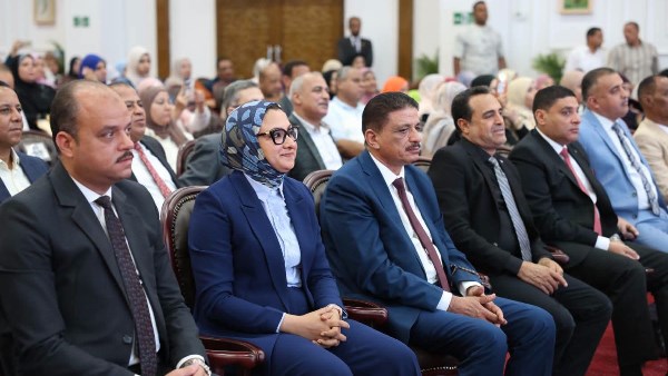 بـ 11رحلات عمرة ومكافآت مالية مُجزية.. محافظ الوادي الجديد تُكرّم أوائل الشهادات العامة والأزهرية والتعليم الفني بـ 11رحلات عمرة ومكافآت مالية مُجزية.. محافظ الوادي الجديد تُكرّم أوائل الشهادات العامة والأزهرية والتعليم الفني