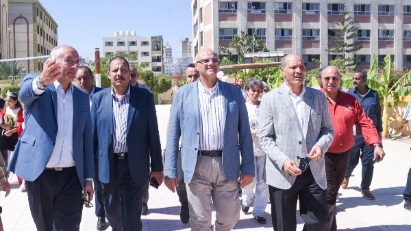 جولة بمدارس المنتزه