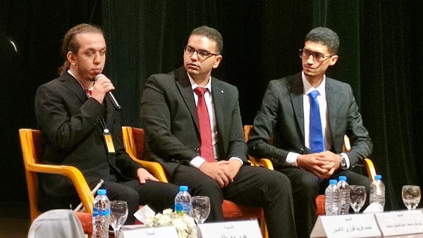 طلاب الجامعة