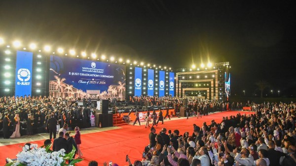 حفل تخرج الجامعة اليابانية