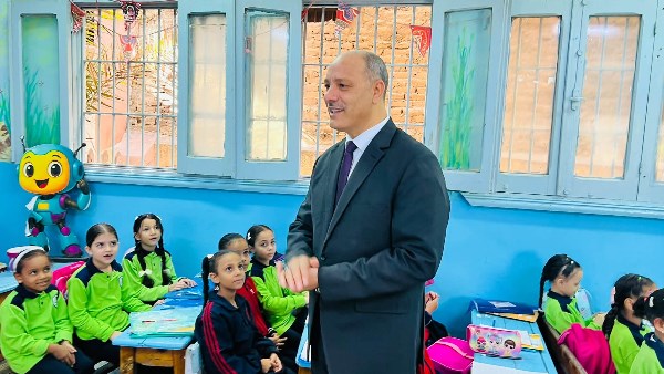 دكتور عربي أبو زيد يتابع انتظام الدراسة 