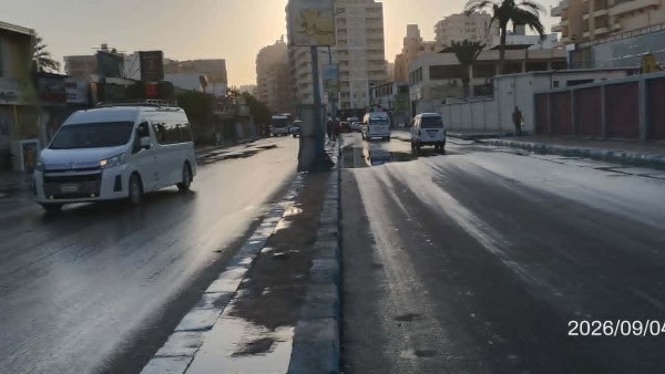 رفع المياه من الشوارع 