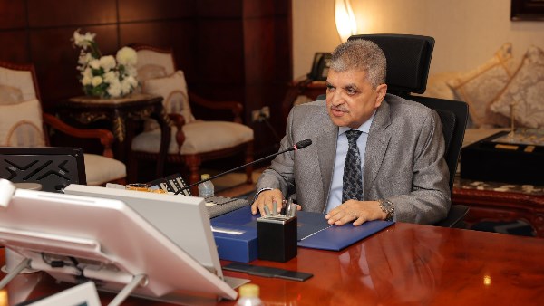 خلال الاجتماع 