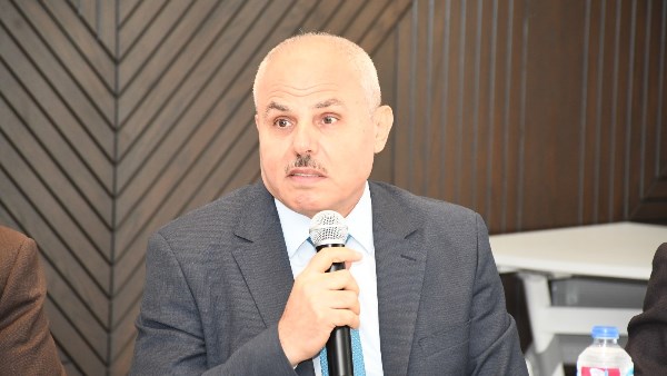 رئيس جامعة قناة السويس 