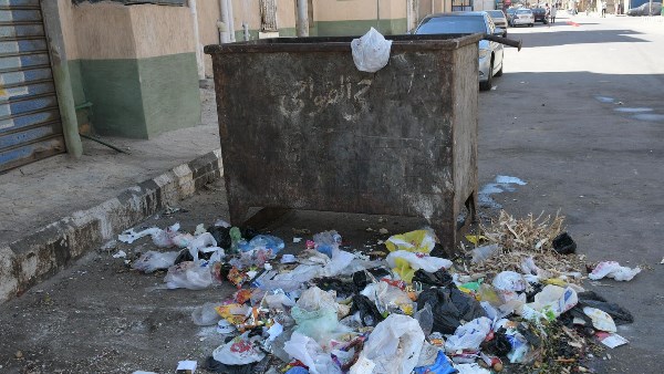 خلال جولة ميدانية محافظ بورسعيد يستدعي شركة النظافة بسبب تدني مستوى الخدمات بعدد من الشوارع