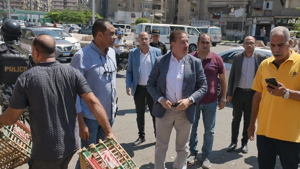 الشارع حق للمواطن.. وحق الطريق أمان لأولادنا».. محافظ بورسعيد يقود حملة ميدانية لإزالة الإشغالات