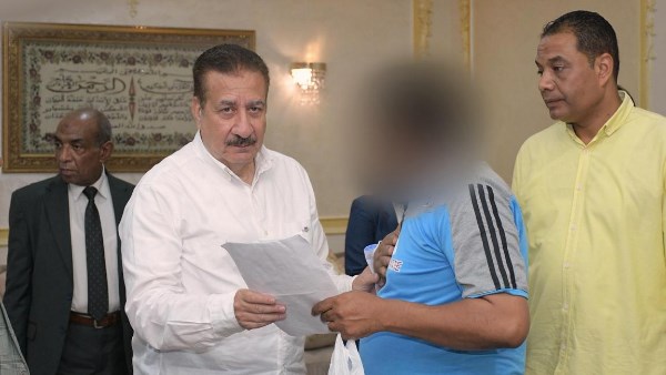  «المواطن أولًا» .. محافظ بورسعيد يواصل سلسلة لقاءات الخير و يستقبل 85 حالة إنسانية