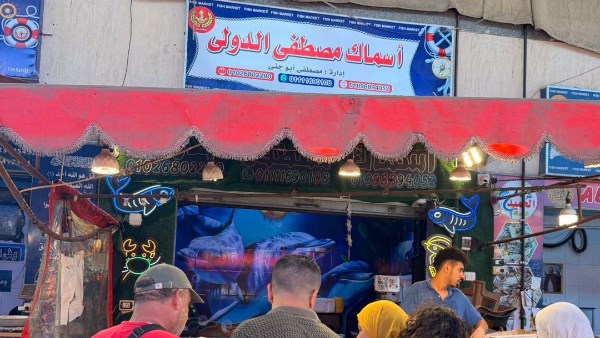 سوق الأسماك ومجمع الأوتليت يشهدان حركة تجارية نشطة