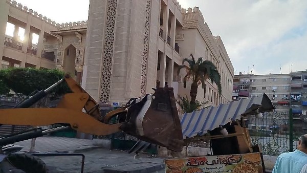 حملة مكبرة بزهور بورسعيد لإزالة الإشغالات والتعديات بمنطقة التعاونيات حملة مكبرة بزهور بورسعيد لإزالة الإشغالات والتعديات بمنطقة التعاونيات