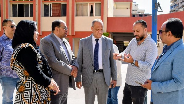 "بدوي" يتفقد مدرسة بورسعيد الرسمية للغات لمتابعة سير العملية التعليمية