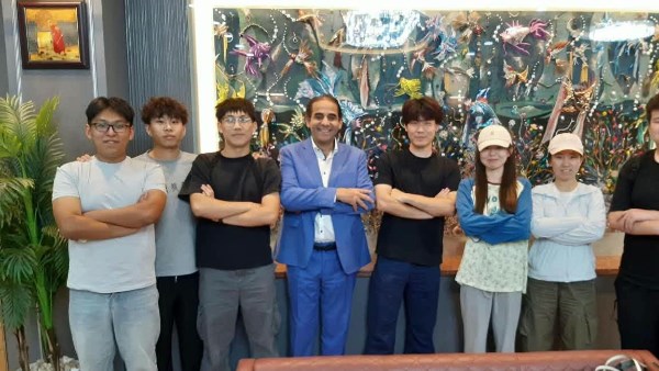 رئيس جامعة بورسعيد يستقبل 7 طلاب صينيين من جامعة شاندونغ للتدريب على اللغة العربية