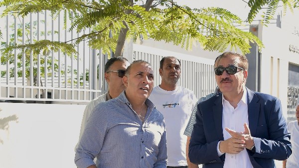 محافظ بورسعيد يوجه بتشكيل لجنة متخصصة لمتابعة جودة تنفيذ أعمال التشجير والمسطحات الخضراء